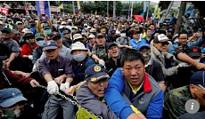 Taiwan military veterans try to storm parliament in pensions protest