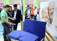 China needs more nurses to care for senior citizens 