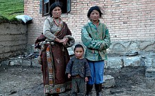 Tibet promises to save 140,000 people from poverty in 2018