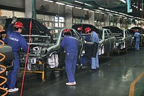 China suspends production of 500 car models
