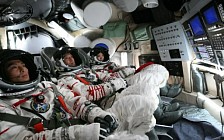 Космонавты корабля «Шэньчжоу-13» рассказали СМИ о полете