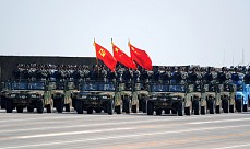 Китайские ракетные войска показали новое вооружение на военном параде в честь 90-летия НОАК