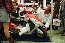  Chinese producers deny dumping e-bikes to EU