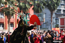 В Чунцине  фестиваль наступающего праздника Весны собрал тысячи гостей