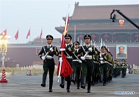 Церемония поднятия Национального флага на площади Тяньаньмэнь ознаменовала начало празднования Дня образования КНР 