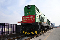 Поезда Китай–Европа расширяют ассортимент новогодних товаров в КНР