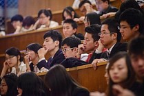 Китай помогает своим студентам, обучающимся за рубежом, в борьбе с эпидемией