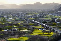 В январе-апреле пассажиропоток на железных дорогах Китая вырос на 22,9%