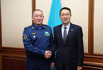 Глава Минобороны Казахстана обсудил военное сотрудничество с Послом КНР