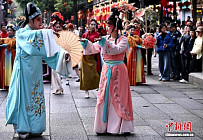 Традиционные кварталы Фучжоу: наплыв посетителей в праздник Весны Традиционные кварталы Фучжоу: наплыв посетителей в праздник Весны